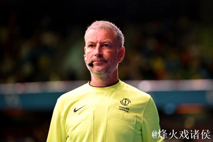 克拉滕伯格：佩德罗肘击动作没击中对手不会染红