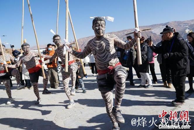 青海古村“於菟”跃古堡 祈福新年平安 青海古村“於菟”跃古堡 祈福新年平安
